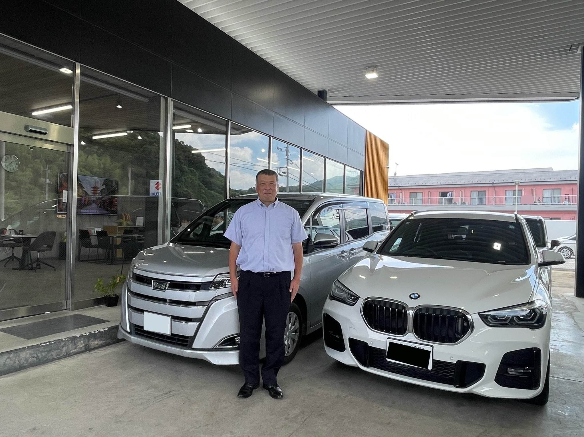 東広島市INFINITEでご納車したBMW X1と買取させていただいたトヨタ ノア